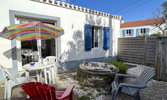 L'Epine House | Cozy New House Near Beach with Garden, Terrace, Parking – Sleeps 3, L'Épine