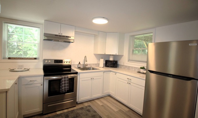 Marion House | Cozy newly remodeled lower level duplex in Marion! Conveniently located to town!