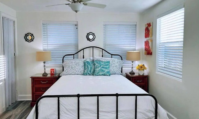 Springfield Apartment | Cozy newly renovated 1bed/1bth/pet friendly