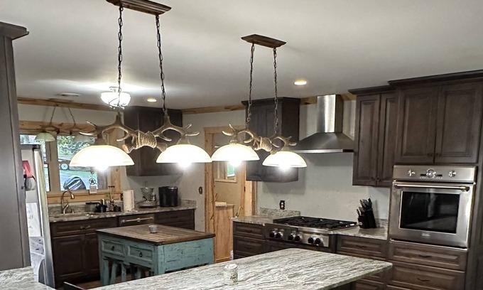 Oxford House | Cozy newly renovated rustic home-8 min from Ole Miss and half mile from Lake