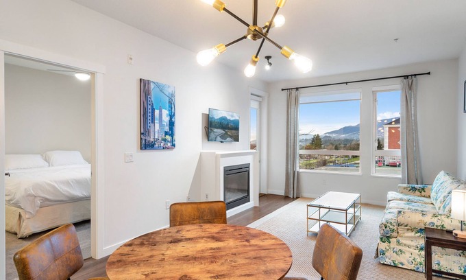 Central Lonsdale Apartment | Cozy North Van Flat in North Vancouver
