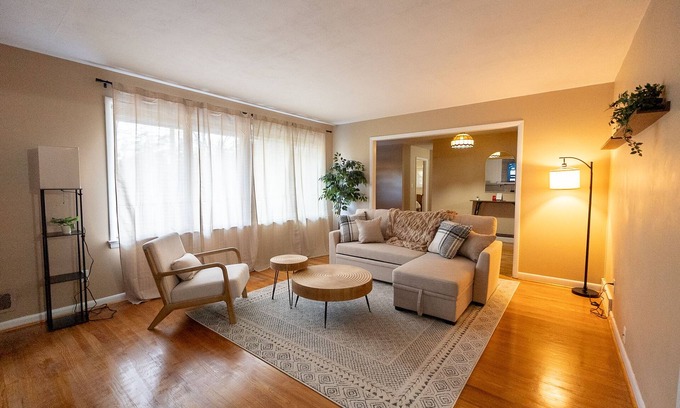 Bellemeade House | Cozy Oasis with 5Bed, Pool Table, Fire Pit, Lounge