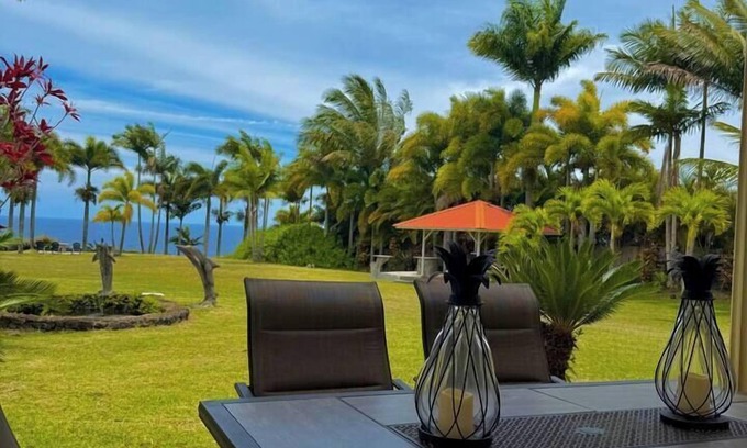 Hakalau Apartment | Cozy Oceanfront Escape Sleeps 7