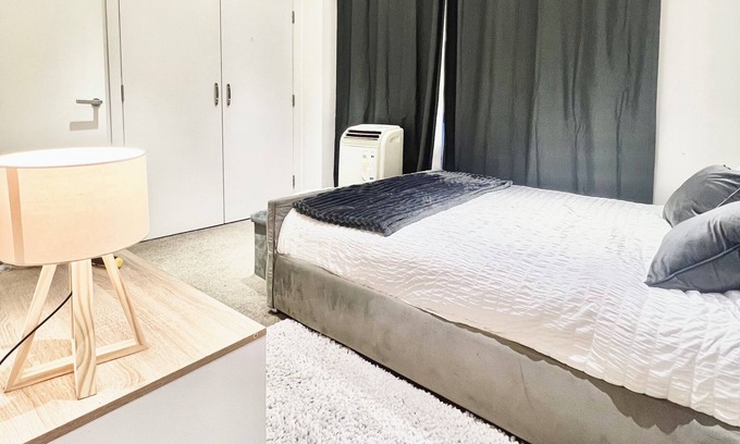 Whittington Apartment | Cozy One Bed Apartment with balcony (Colindale)