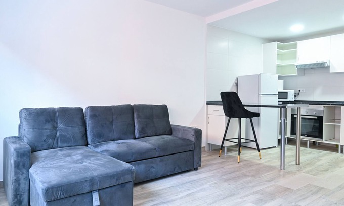 Prosperidad Apartment | Cozy one bedroom apartment in Chamartin