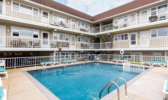 Wildwood Hotel | COZY ONE BEDROOM CONDO WITH POOL! BEACH, RESTAURANTS, BOARDS. NO CLEANING FEE n