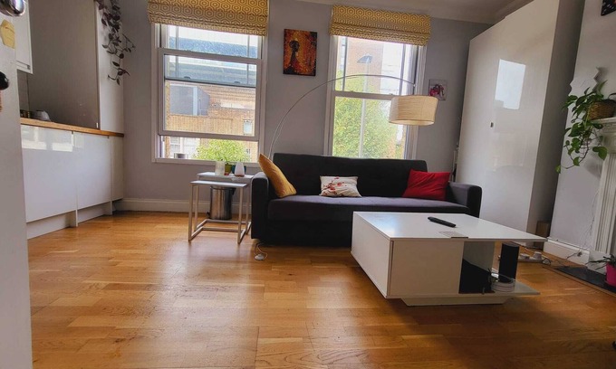Latchmere Apartment | Cozy one-bedroom flat in Clapham Junction.