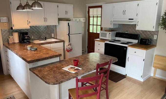 Hailey House | Cozy One bedroom, King bed, One bath house in Hailey near the Big Wood River