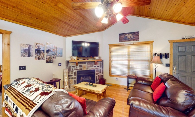 Reeds Spring Cabin | Cozy one-level cabin with pool, grill, fireplace, WiFi, & covered deck