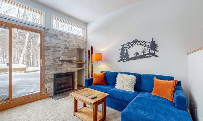 Waitsfield Condo | Cozy open-concept condo, close to ski resorts, balcony, pool, tennis, sauna