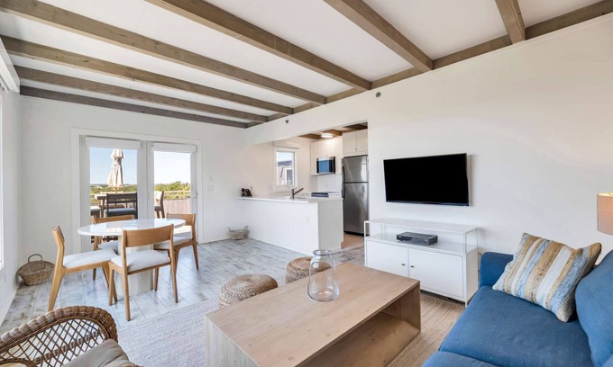 Napeague Apartment | Cozy Pad 2BR Beachside Home | TennisPoolFreePKG