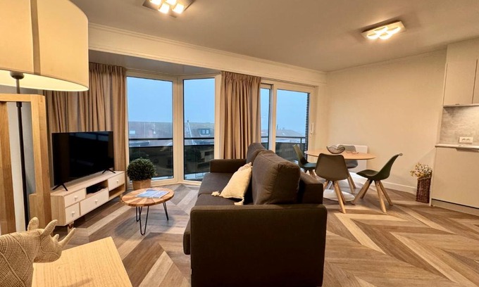 Heist Apartment | Cozy Panorama Flat by the Beach