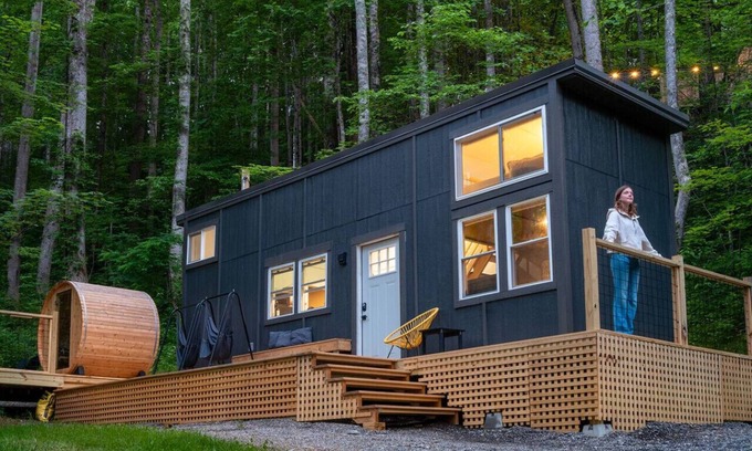Sylva House | Cozy, Peaceful Hideout, Sauna, Hiking, and Great Food!