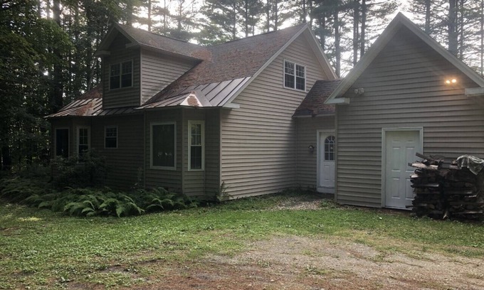 Londonderry House | Cozy Peru home in walking distance to village