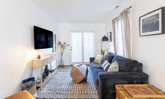 Villas Cottage | Cozy Pet-Friendly Beach Cottage 2 Blocks from the Bay