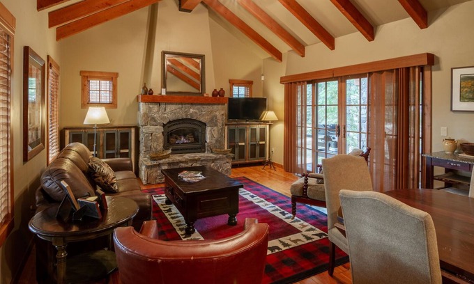 Tamarack Ski Chalet | Cozy Pet Friendly Cottage with POMA lift access | Vaulted Ceilings | Spectacular Mountain Views