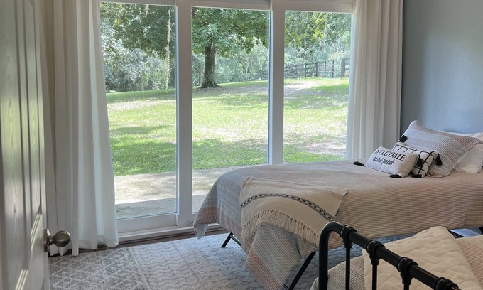 Brooksville House | Cozy "Pine Cottage" on 100+ acre Cattle Ranch, 40 min from Tampa! Sleeps up to 6