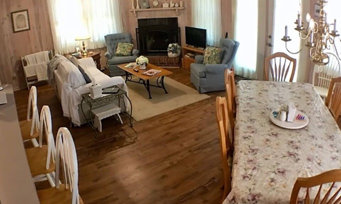 Pine Mountain Ski Chalet | Cozy Pine Mountain Chalet Minutes Away from Callaway Gardens