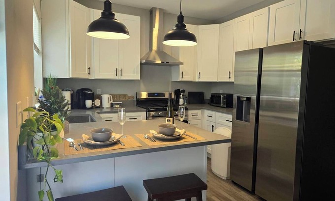 Ann Arbor Apartment | Cozy Prime Location Apartment-Room1