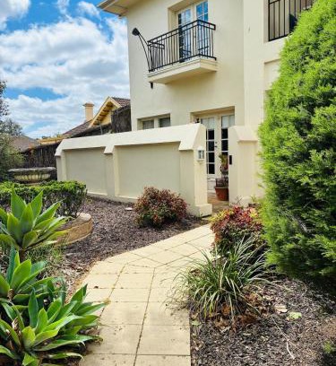 Tusmore Apartment | Cozy Private 1BR Secure Gate 5mins Burnside Mall