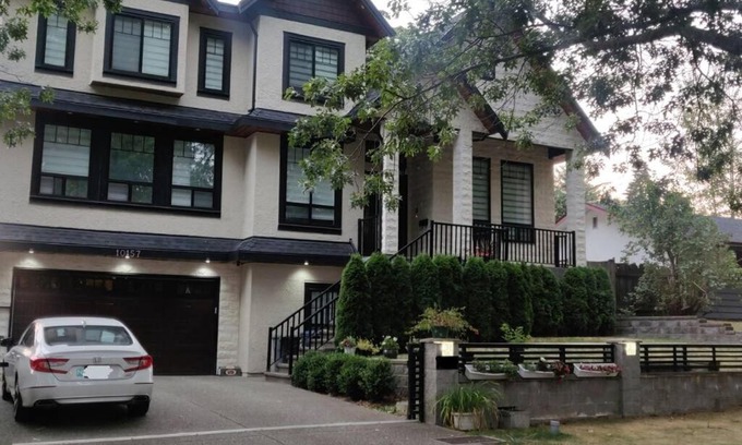 Surrey Apartment | Cozy & Private 2 Bedroom Suite