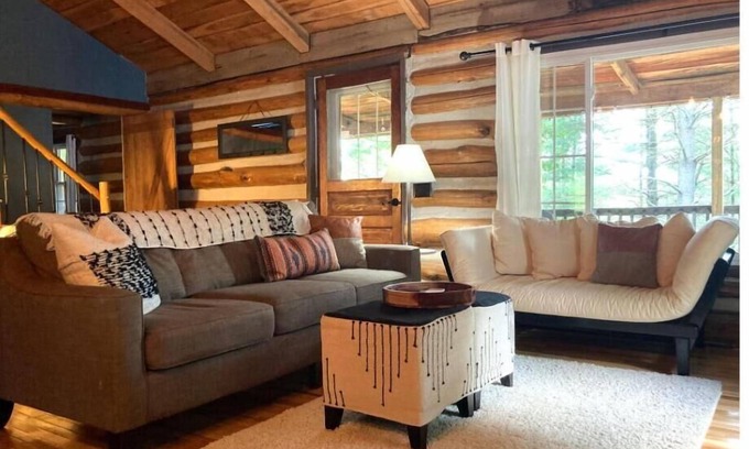 McArthur Cabin | Cozy, Private 3-bedroom cabin with WiFi, Hot Tub, and Games Near State Parks