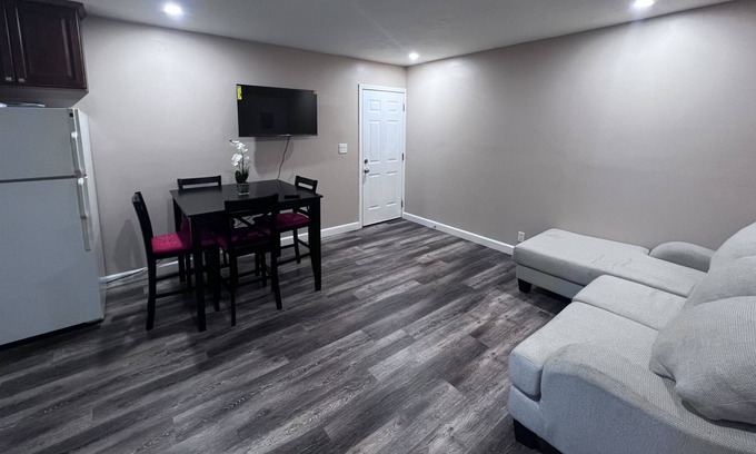 Upper Dimond House | Cozy private apartment nestled near the Mormon-Temple near Oakland Hills