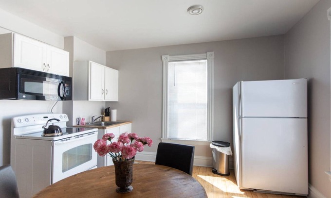 Payne - Phalen Apartment | Cozy & Private Apartment w/Laundry, Smart TV