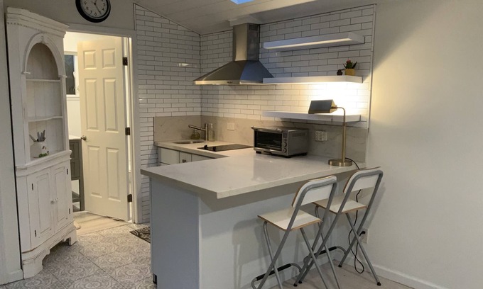 Easton Addition Apartment | Cozy private cottage in Prime Easton Addition neighborhood in Burlingame.