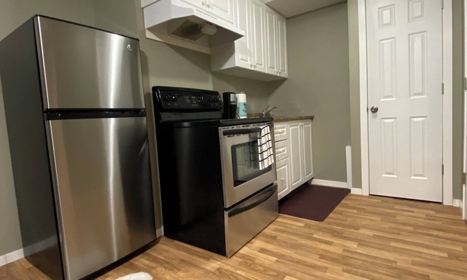 Southeast Edmonton House | Cozy & Private Guest Basement Suite in Tamarack
