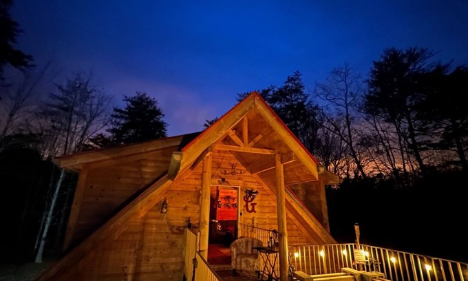 Spencer Cabin | Cozy private log cabin, pet-friendly, waterfall, trails & huge mountain views!