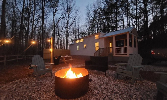 Liberty Cabin | Cozy Private Lux Cabin Style Tiny House, Firepit, FIBER, in mins from Clemson Un