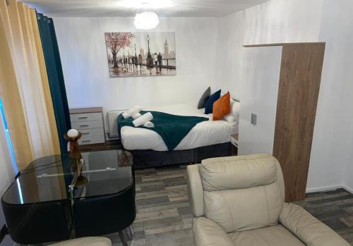Southbury Apartment | Cozy Private Room Near Shops & Transport in Enfield