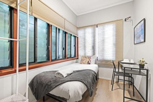 Carramar House | Cozy Private Single Room in Carramar - Nearby Station & Shops - Shared Bathroom