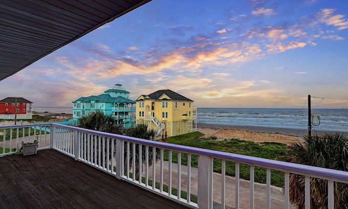 Spanish Grant House | Cozy Purple Paradise-Private Beach