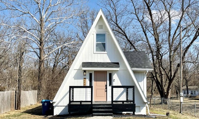 Excelsior Springs House | Cozy Quaint A-frame House + Parking Space + Coffee
