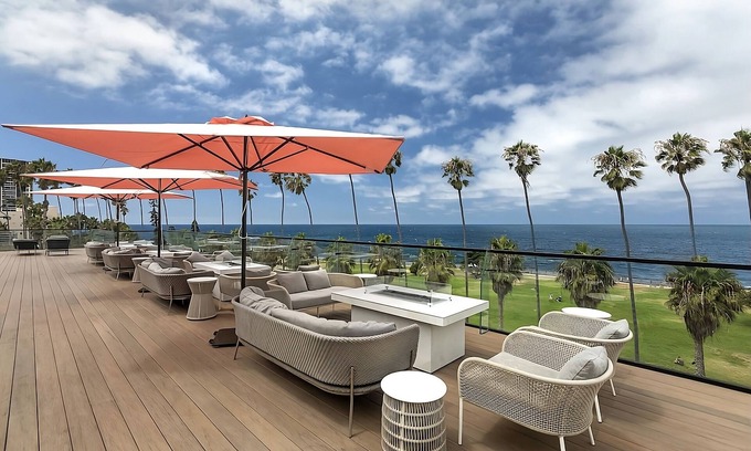 Village of La Jolla Hotel | Cozy Queen Accommodation at La Jolla Cove Hotel