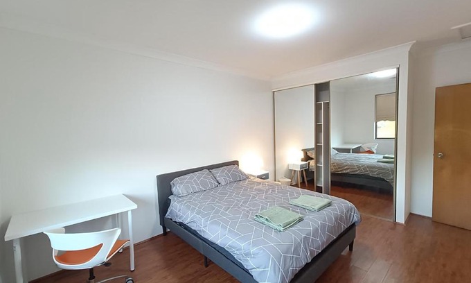 Merrylands House | Cozy Queen Room in Spacious Merrylands Home - M7