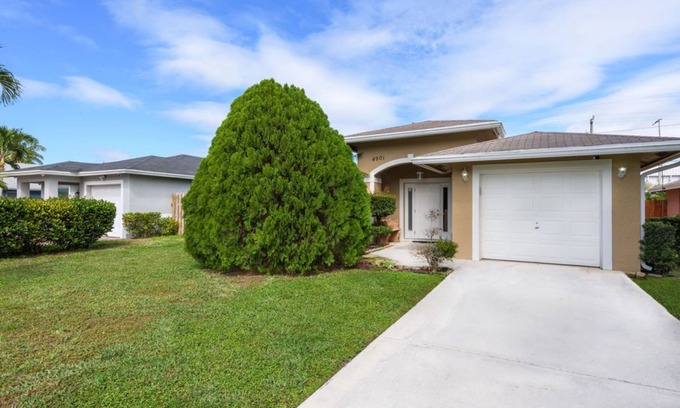 Delray Beach House | Cozy, Quiet 3 Bedroom Home near downtown Delray Beach. No Pets