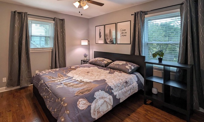 Lenexa House | Cozy, quiet retreat in south KC