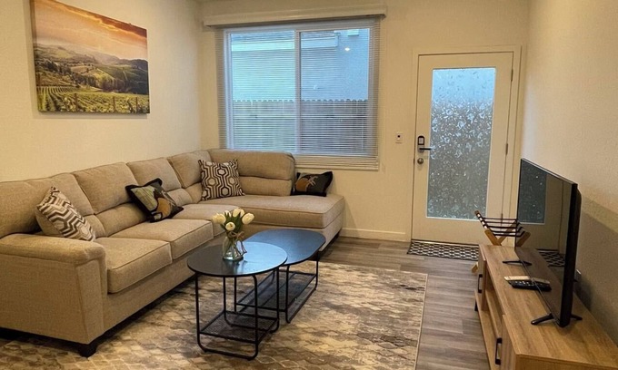 Raisin Apartment | Cozy-Quiet-Spacious Guest Suite Fresno/Clovis CA 10 minutes to Yosemite Airport