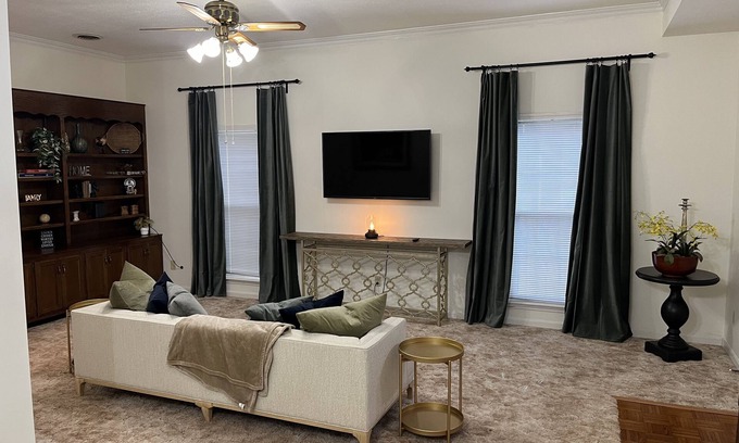 Tupelo House | Cozy Quiet Townhouse in the middle of Tupelo