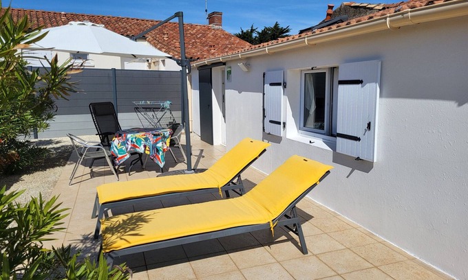 Saint-Vincent-sur-Jard Cottage | Cozy Renovated Cottage Near Beach with Shared Garden and Activities in Saint-Vincent-sur-Jard