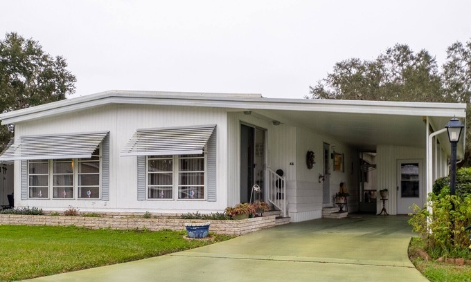 Eustis House | Cozy Rental on Trout Lake