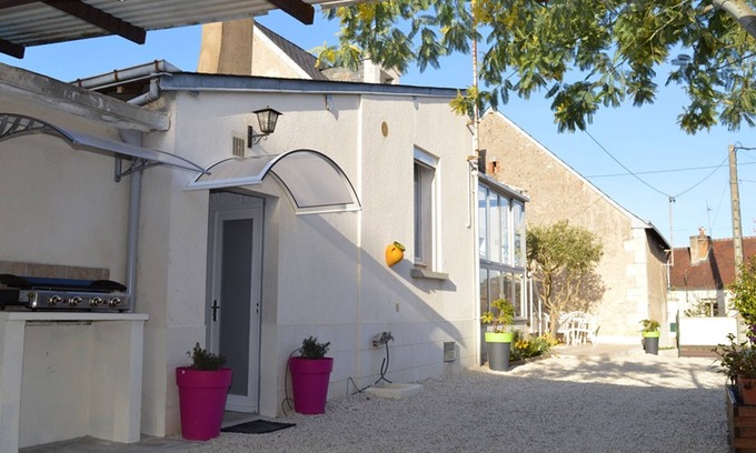 Saint-Avertin Cottage | Cozy Retreat Between City and Countryside with Garden, Near Tours Attractions