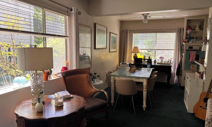 Bluff Park Apartment | Cozy retreat by the Beach in Long Beach. 10 Min to Aquarium & Queen Mary .
