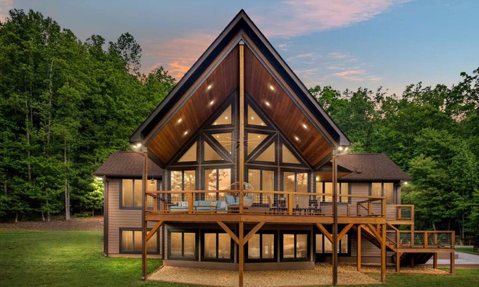 Nebo House | Cozy Retreat Close to Lake James!