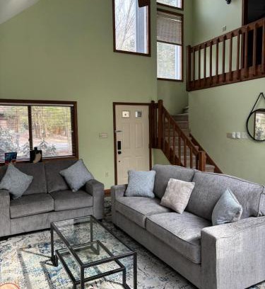 Tobyhanna Ski Chalet | Cozy Retreat in Scenic Poconos