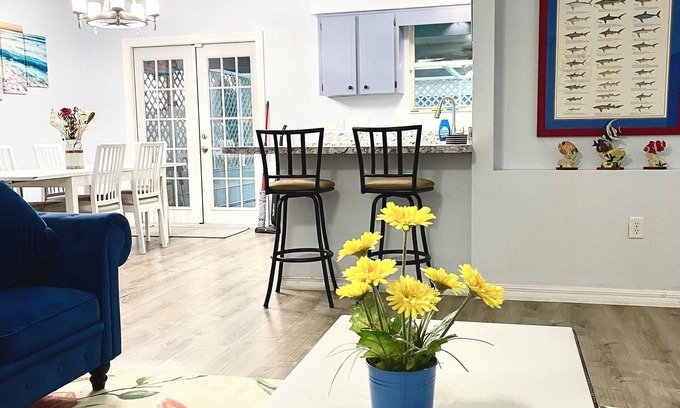Titusville House | Cozy retreat located minutes from beaches, shops and SpaceX.