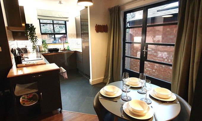 Snaresbrook Apartment | Cozy Retreat Near Snaresbrook Station!